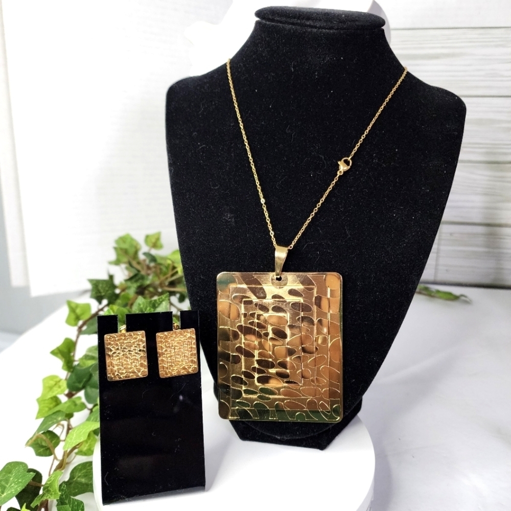 Gold Steel Statement Pendant Necklace Chain and Earrings Set
